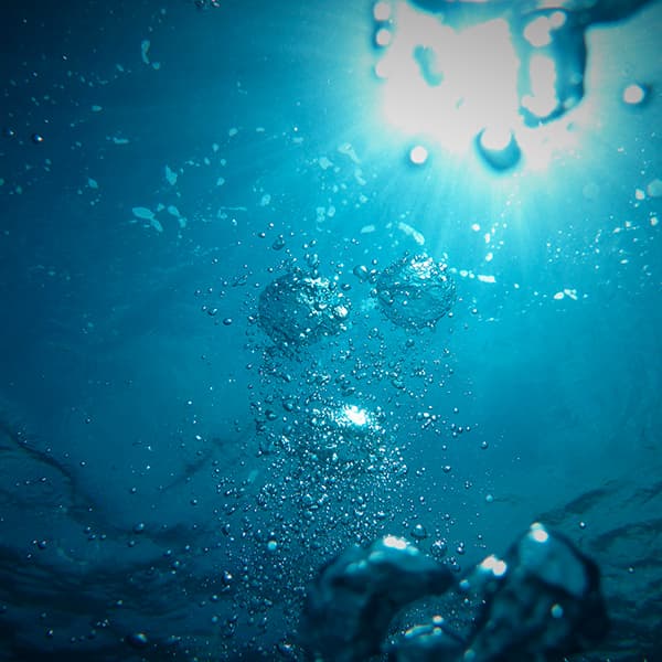 Eau vu d'en dessous de la surface